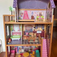 Casa delle bambole arredata