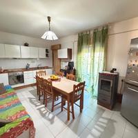 Appartamento 4 vani con box auto e posto auto