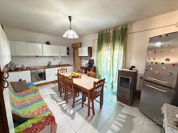 Appartamento 4 vani con box auto e posto auto