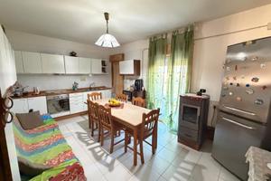 Appartamento 4 vani con box auto e posto auto