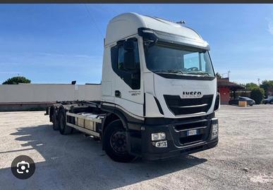 Scarrabile Iveco Stralis 2012 3 assi