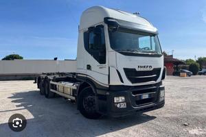 Scarrabile Iveco Stralis 2012 3 assi