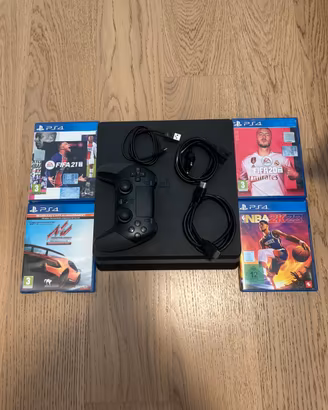 Playstaion 4 Slim 500 GB con 4 giochi