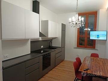 Stanza singola in appartamento ristrutturato