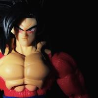Goku SSJ4 Dragon ball Figure