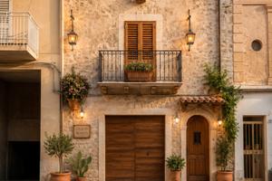 Proprietà al centro del paese con garage e giardin