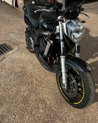 YAMAHA FZ6