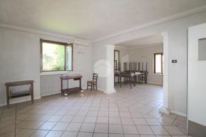 NEGOZIO A CASTREZZATO