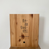 Enzo Cucchi "Quattro braccia e sette mani"