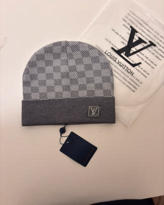 Berretto grigio a scacchi