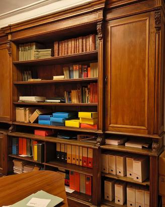 libreria fine 800 in noce massello intagliato