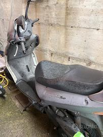 scooter aprilia leonardo
