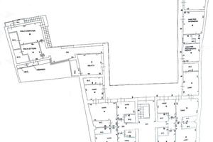 Prestigioso stabile ad uso commerciale zona centro
