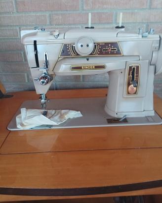 Macchina da cucire vintage Singer 401 Automatica c