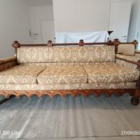 divano e due poltrone