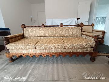 divano e due poltrone