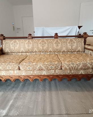 divano e due poltrone