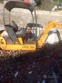 Mini escavatore JCB  Motore nuovo 2020 + 2 benne