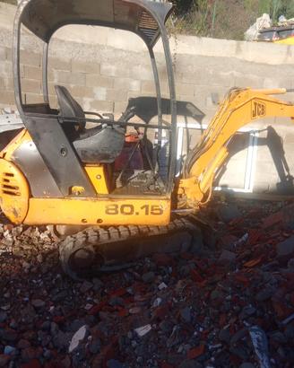 Mini escavatore JCB  Motore nuovo 2020 + 2 benne