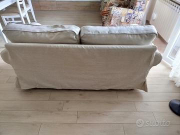 Divano due posti Ikea