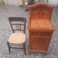 Comodino e sedia