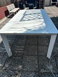 Tavolo e sedie