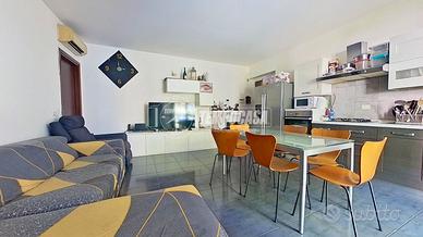 Ampio trilocale con giardino, in contesto moderno