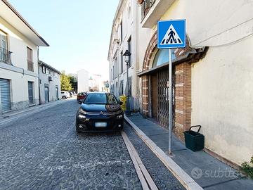 Locale commerciale sito in centro storico
