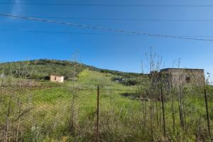 Ampio terreno edificabile con rudere Ter/72