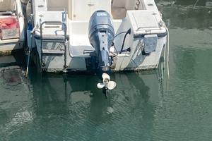 Barca all’ormeggio in circolo nautico.