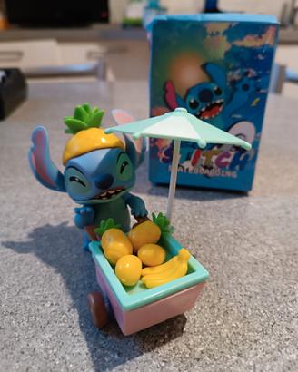 Stitch con carretto frutta