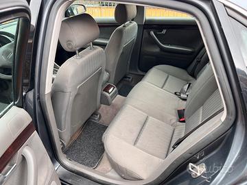 Vendi audi a4 2.5 tdi quattro