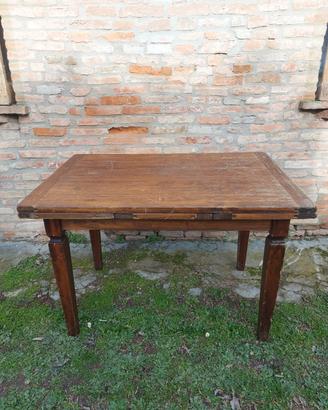 Tavolo in legno allungabile