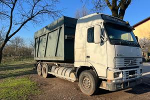 Camion scarrabile 3 assi volvo FH12