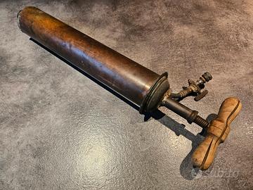 pompa antica in ottone