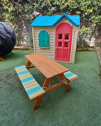 Tavolo in legno con panchine 