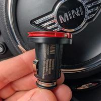 Caricatore usb da auto