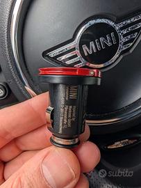 Caricatore usb da auto