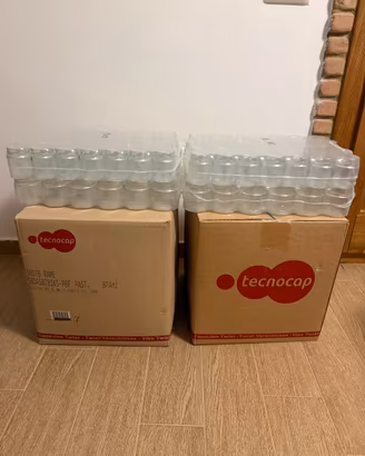 Vasi in vetro e capsule/tappi nuovi per conserve –