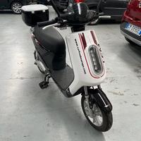 Scooter elettrico vitale o LEM R8 Jumper