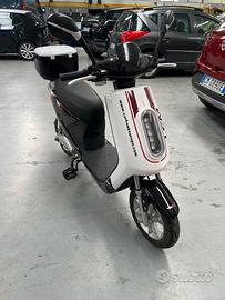 Scooter elettrico vitale o LEM R8 Jumper