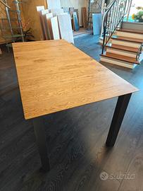 Tavolo in rovere nodato - Design moderno