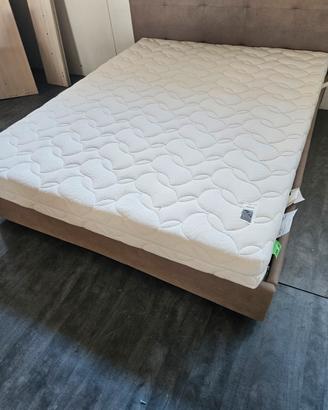 Materasso matrimoniale bianco marca Corsini