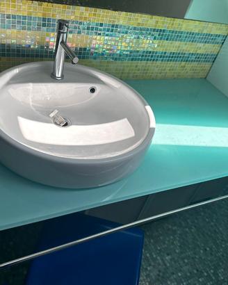 top vetro bagno con ciotola e portasciugamani