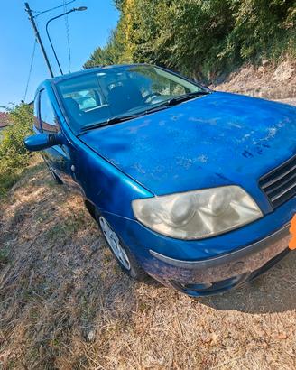 auto fiat punto 