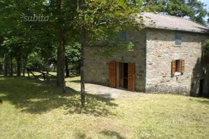 Casolare rustico in pietra e legno vicino alfero