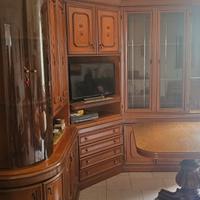 Armadio ad angolo, tavolo allungabile e 6 sedie