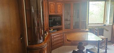 Armadio ad angolo, tavolo allungabile e 6 sedie