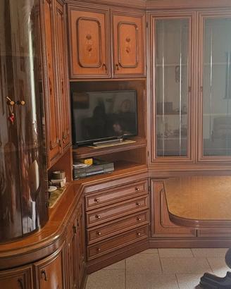 Armadio ad angolo, tavolo allungabile e 6 sedie