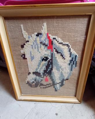 Ricamo Artigianale Cavallo Bianco '70 In Cornice